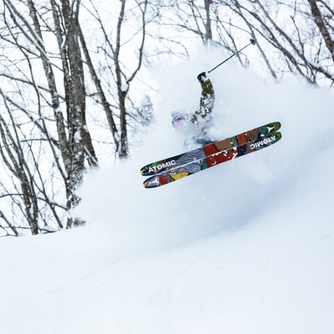 Skieur dans la poudreuse | © Atomic Austria GmbH