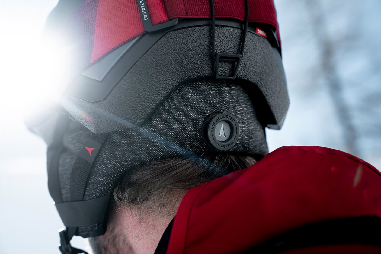 Close-up of a ski helmet with a size adjuster. | © Atomic Austria GmbH