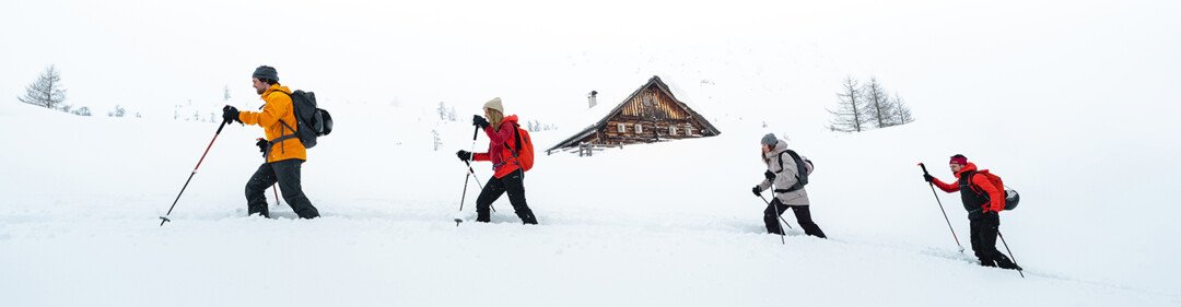 Groupe de quatre randonneurs dans la neige. | © Atomic Austria GmbH