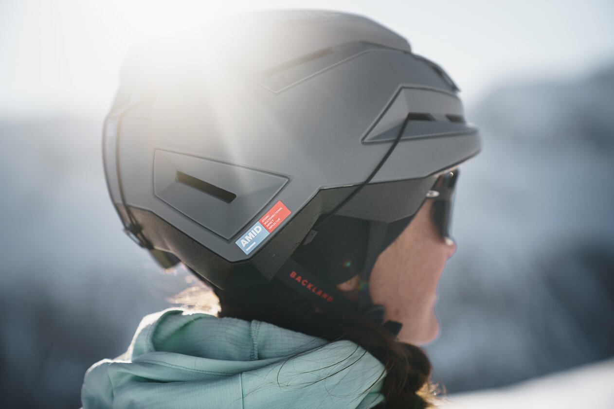 Casque de ski sur la tête d'une personne | © Atomic Austria GmbH