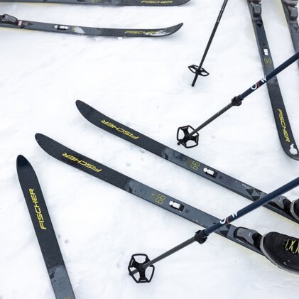 Langlaufski's en stokken in de sneeuw | © Fischer Sports GmbH