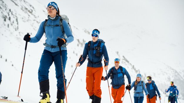 Group of ski mountaineers in snow | © Fischer Sports GmbH