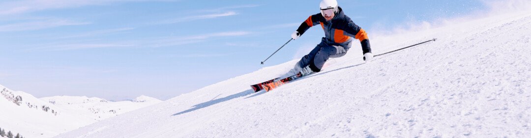 © ARMIN WALCHER Skiër op een besneeuwde helling | © ARMIN WALCHER