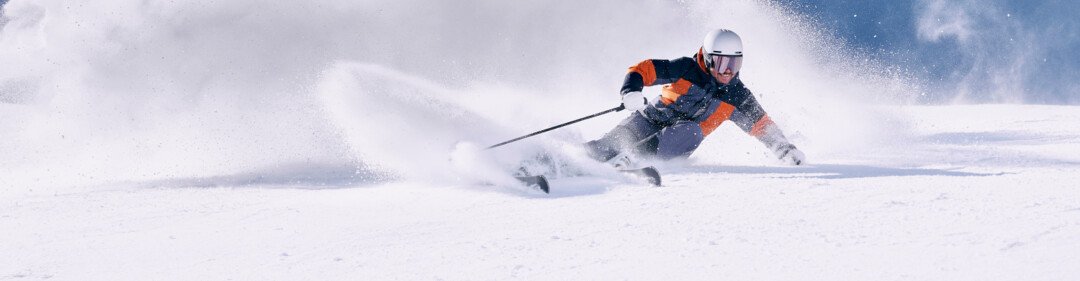 © ARMIN WALCHER Skiër carvend in poedersneeuw | © ARMIN WALCHER