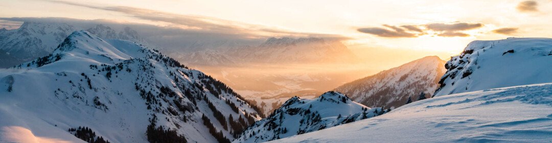 Sonnenaufgang im Skigebiet Kitzbühel | © Joe Hölzl/Kitzsport