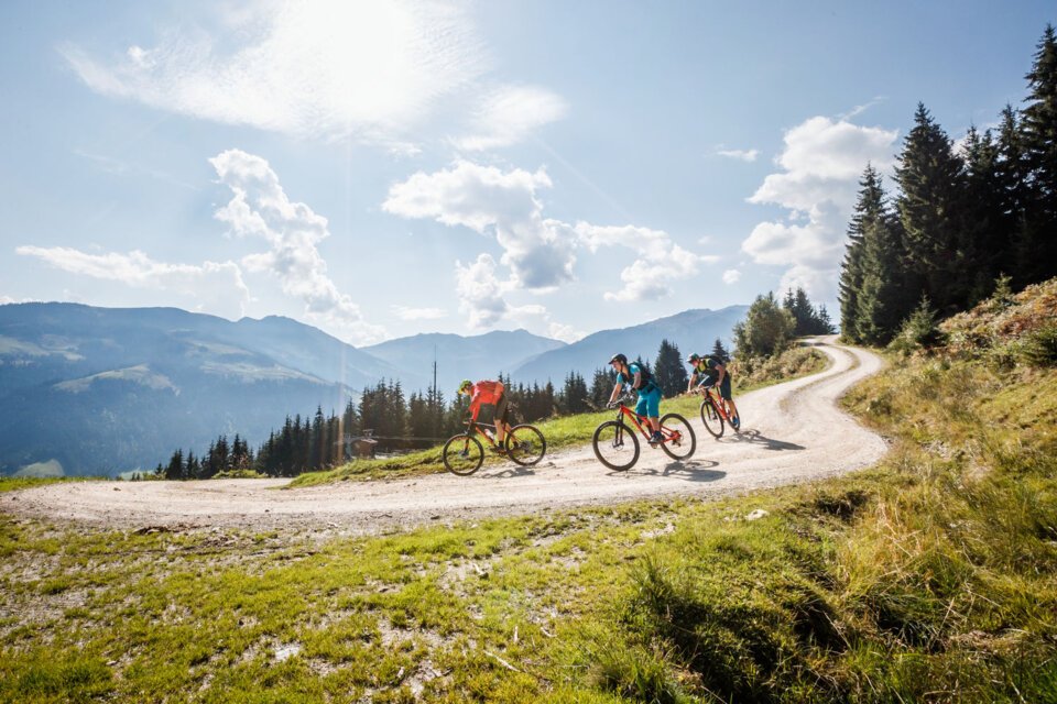 Mountainbiker erleben Panoramablick-Etappe | © Erwin Haiden
