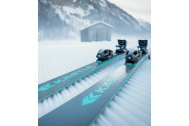 Skis Kästle sur neige damée