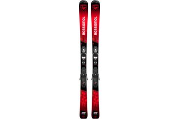 Paire de skis Rossignol Hero Junior Multi Event avec fixations.