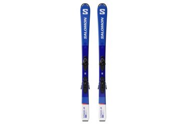 Paar blaue Salomon S/Race JR Skier mit Bindungen.