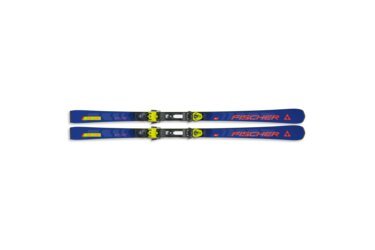 Paire de skis Fischer bleus avec fixations jaunes.